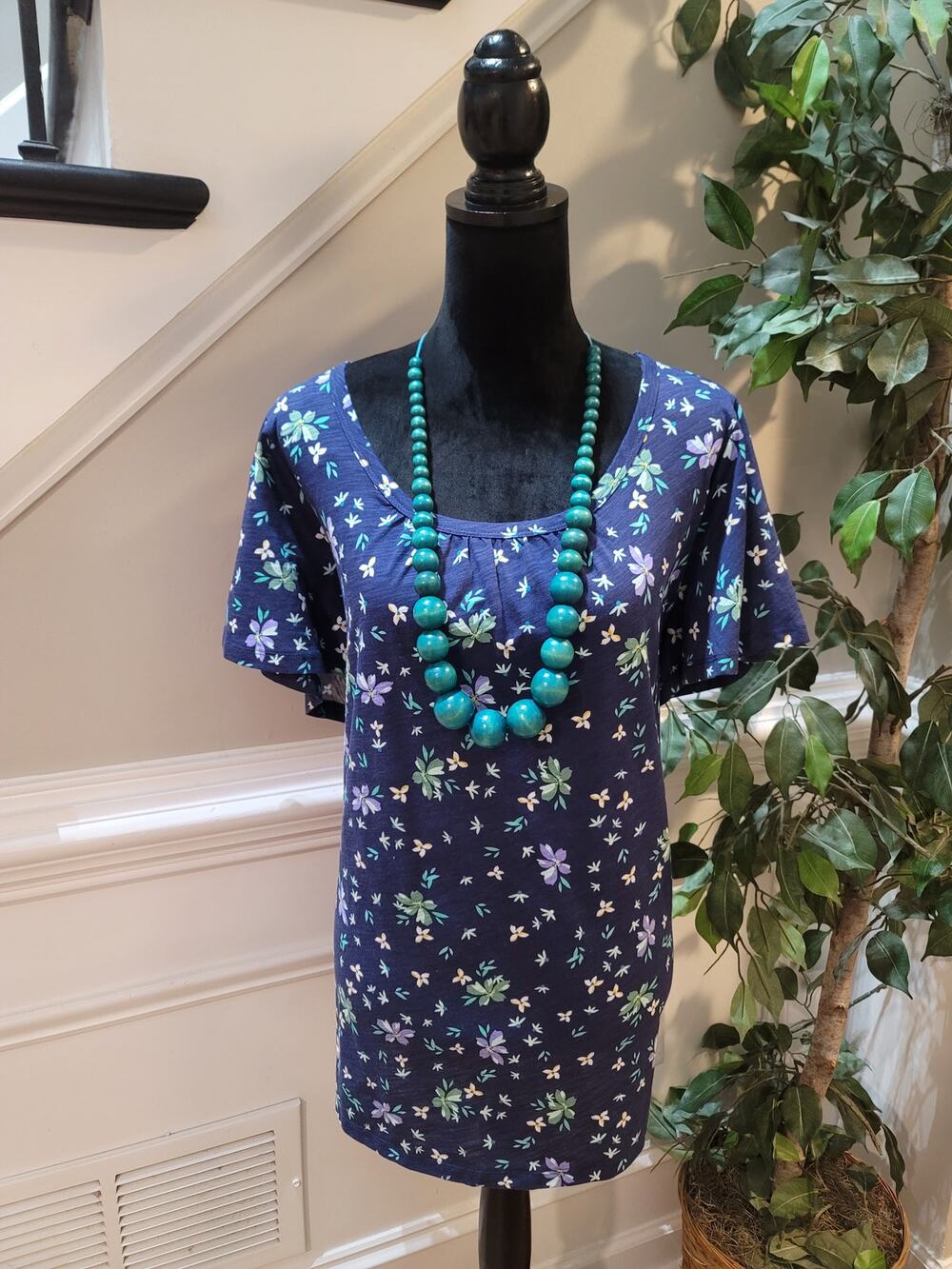 St. John's Bay Blouse Top Women 1X Navy Floral Pleated Scoop Neck Flutter Sleeve